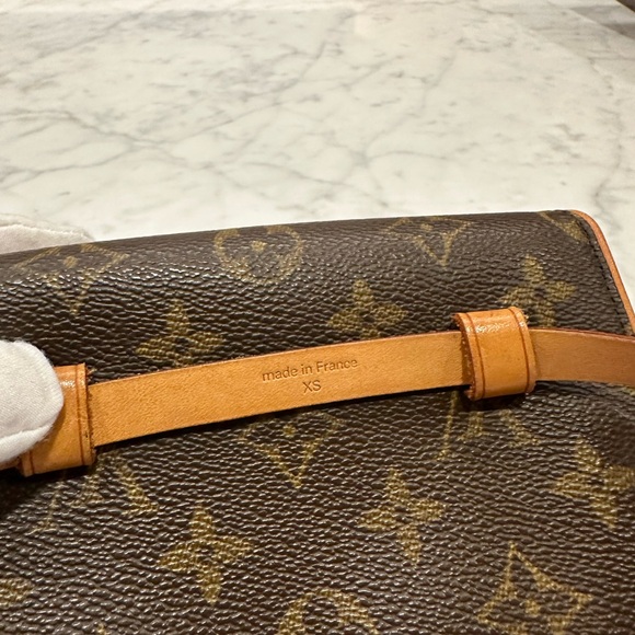 Louis Vuitton Florentine Monogram Canvas
Pochette - Picture 7 of 15